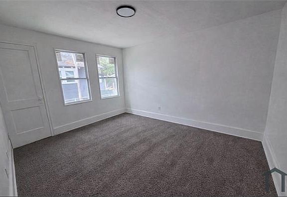 3rd image of 2973 Myra St