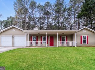 608 Hunters Cove Ln, Loganville, GA 30052