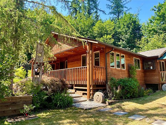 4th image of 33632 NE Stossel Creek Way