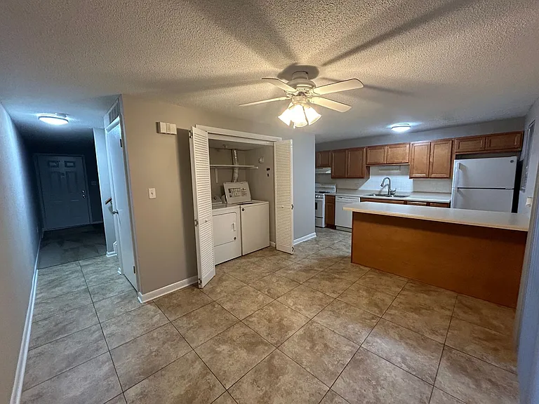 Coventry Court Townhomes — Photo 169