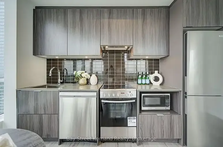 2 bed, 2.0 bath, 630 sqft, $2,850 — Photo 3