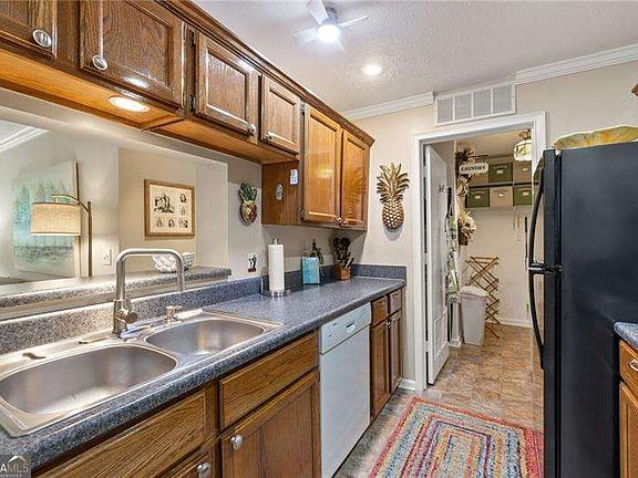 2nd image of 525 Warm Springs Cir