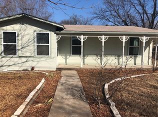 320 W Rucker St, Granbury, TX 76048