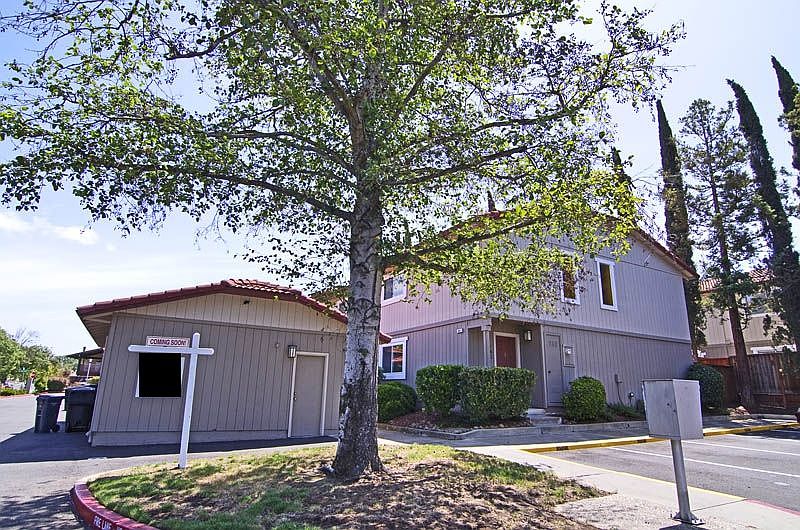 1st image of 541 Tawny Dr