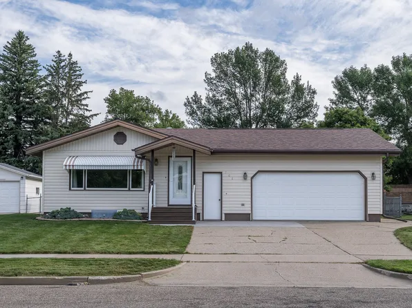 708 Concord Dr, Bismarck, ND 58504