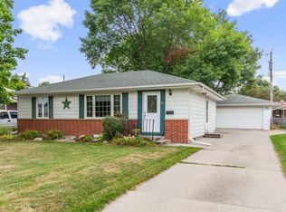 711 15th Street Pl, Nevada, IA 50201