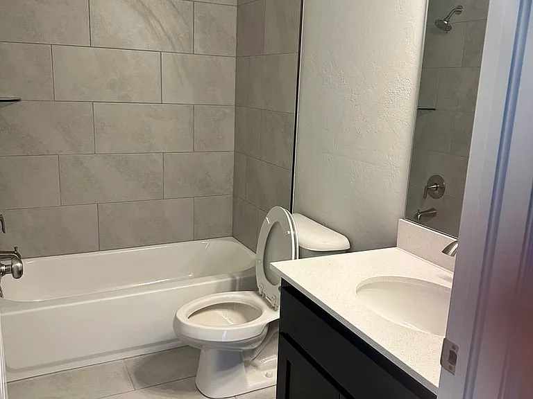 230 SW 34th St #913 — Photo 8