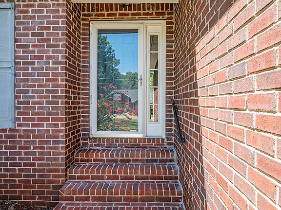 4th image of 514 Spring Hill Dr