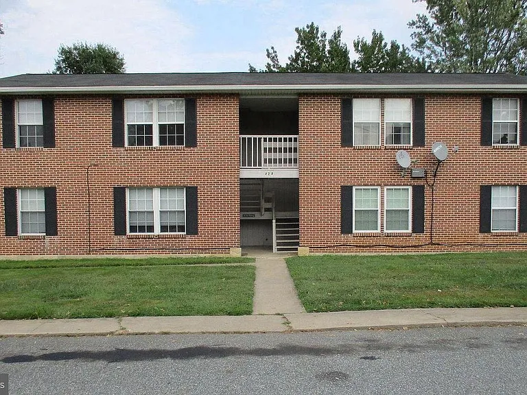 424 Harford St — Photo 1