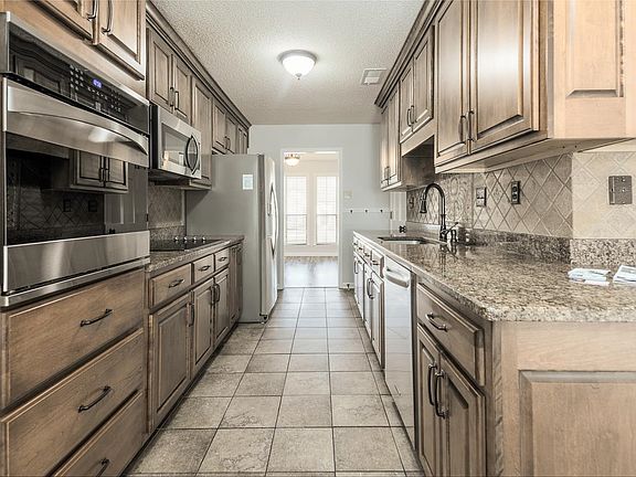 3rd image of 9621 Blue Spruce Dr