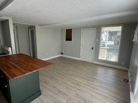 2nd image of 257 Querens Ave