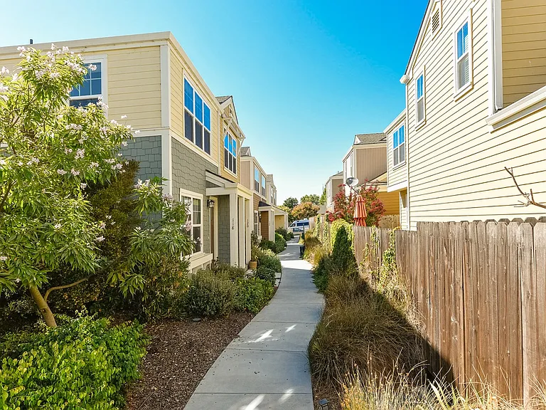 Hansen Place — Photo 23