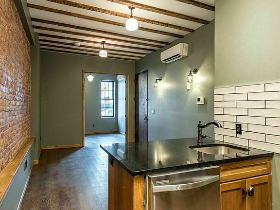 3rd image of 198 Johnson Ave #1R