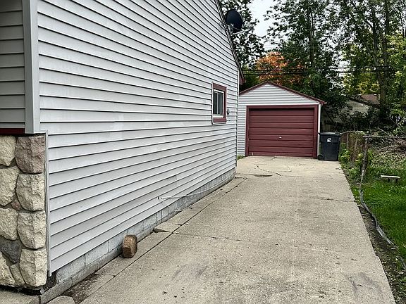 2nd image of 109 W Hopkins Ave