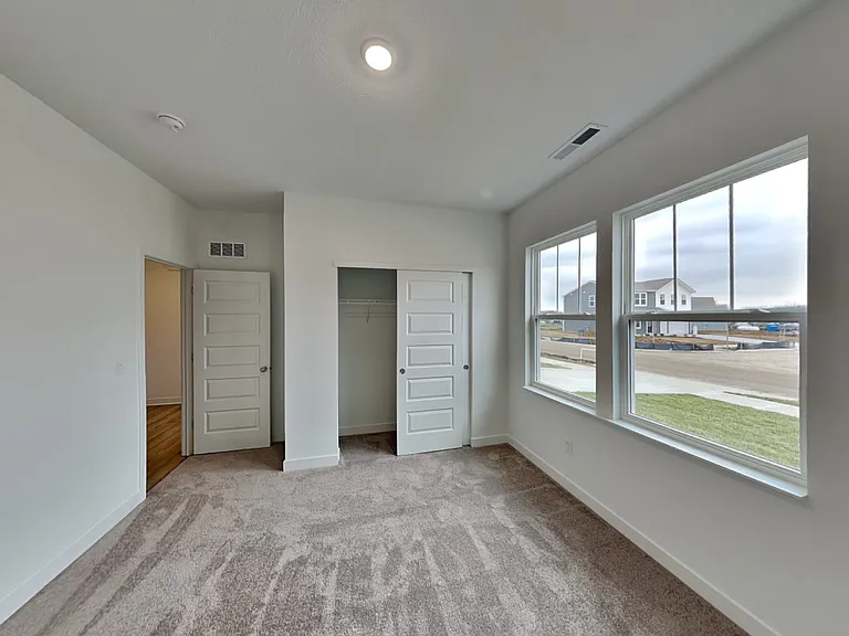 842 Holmdale Dr — Photo 8