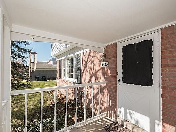2nd image of 2435 Traver Blvd