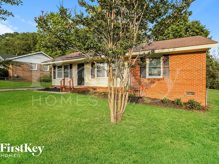 2330 Knight Dr — Photo 3