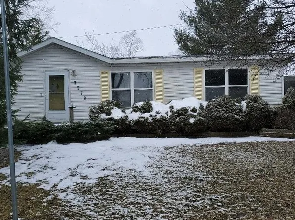 3579 Ptak Dr, Weidman, MI 48893