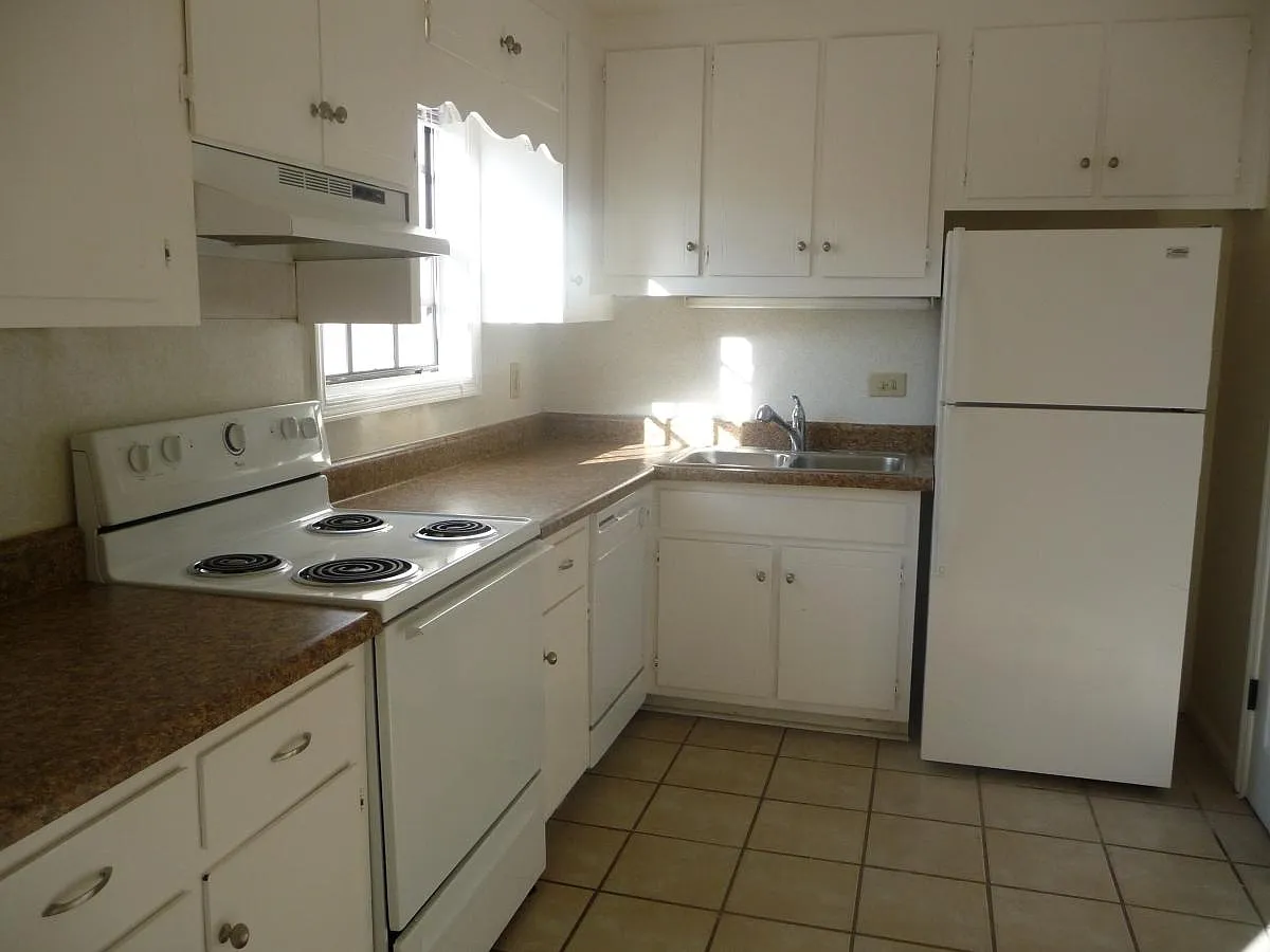 2 bed, 2.5 bath, 1392 sqft, $1,950 — Photo 2
