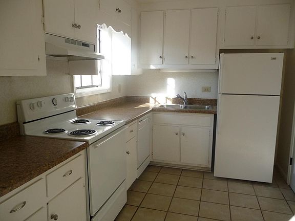 2nd image of 310 Winding River Dr Unit G