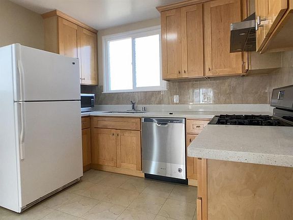 4th image of 76 Fairlawn Ave
