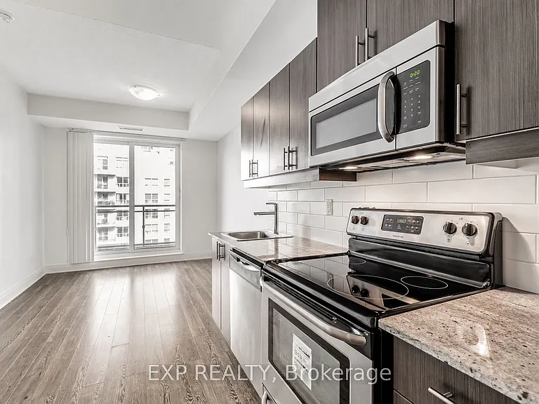 17 Kenaston Gdns #401 — Photo 1