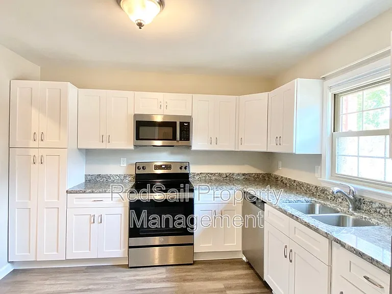 398 Circuit Ln #E — Photo 4
