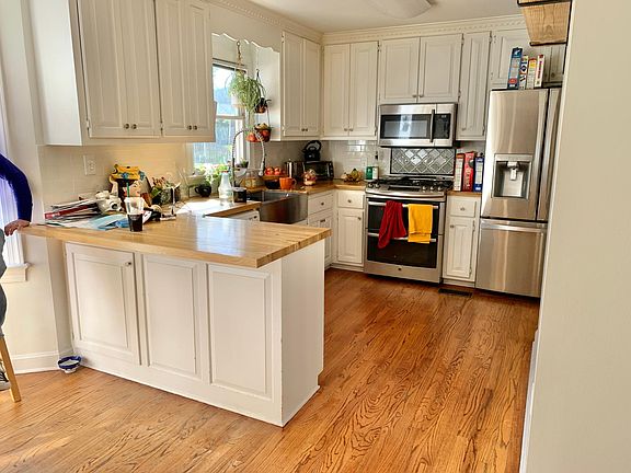 3rd image of 916 Kimball Dr