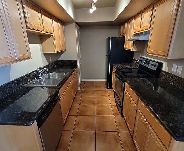 740 W Elm St #251 — Photo 14