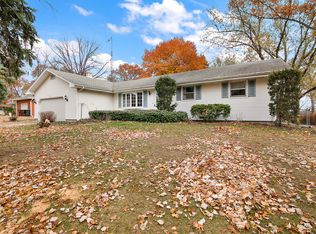 1611 Quail Dr, Saint Anne, IL 60964