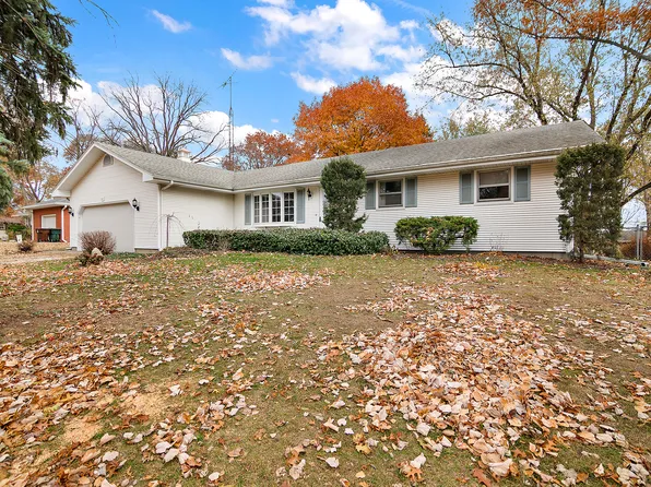 1611 Quail Dr, Saint Anne, IL 60964