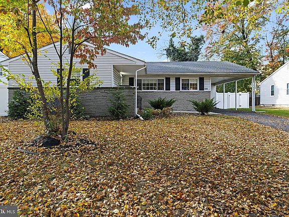 3rd image of 328 Browning Ln