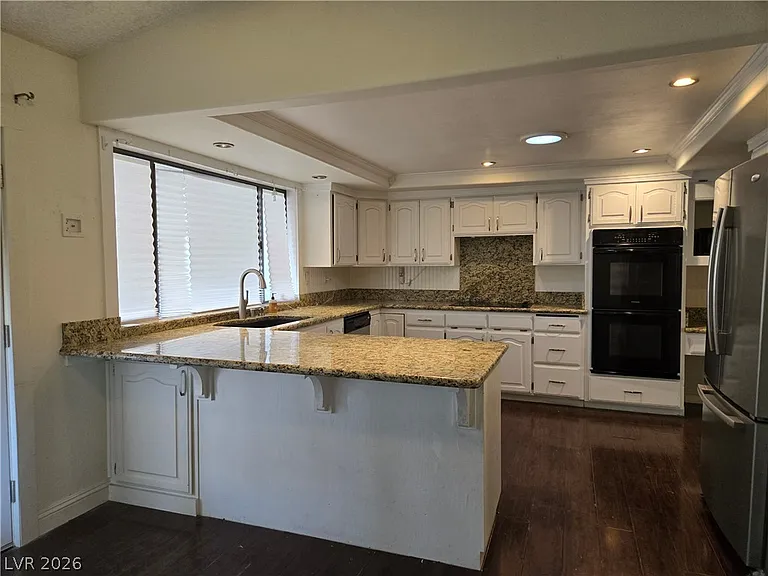 5945 N El Capitan Way — Photo 8