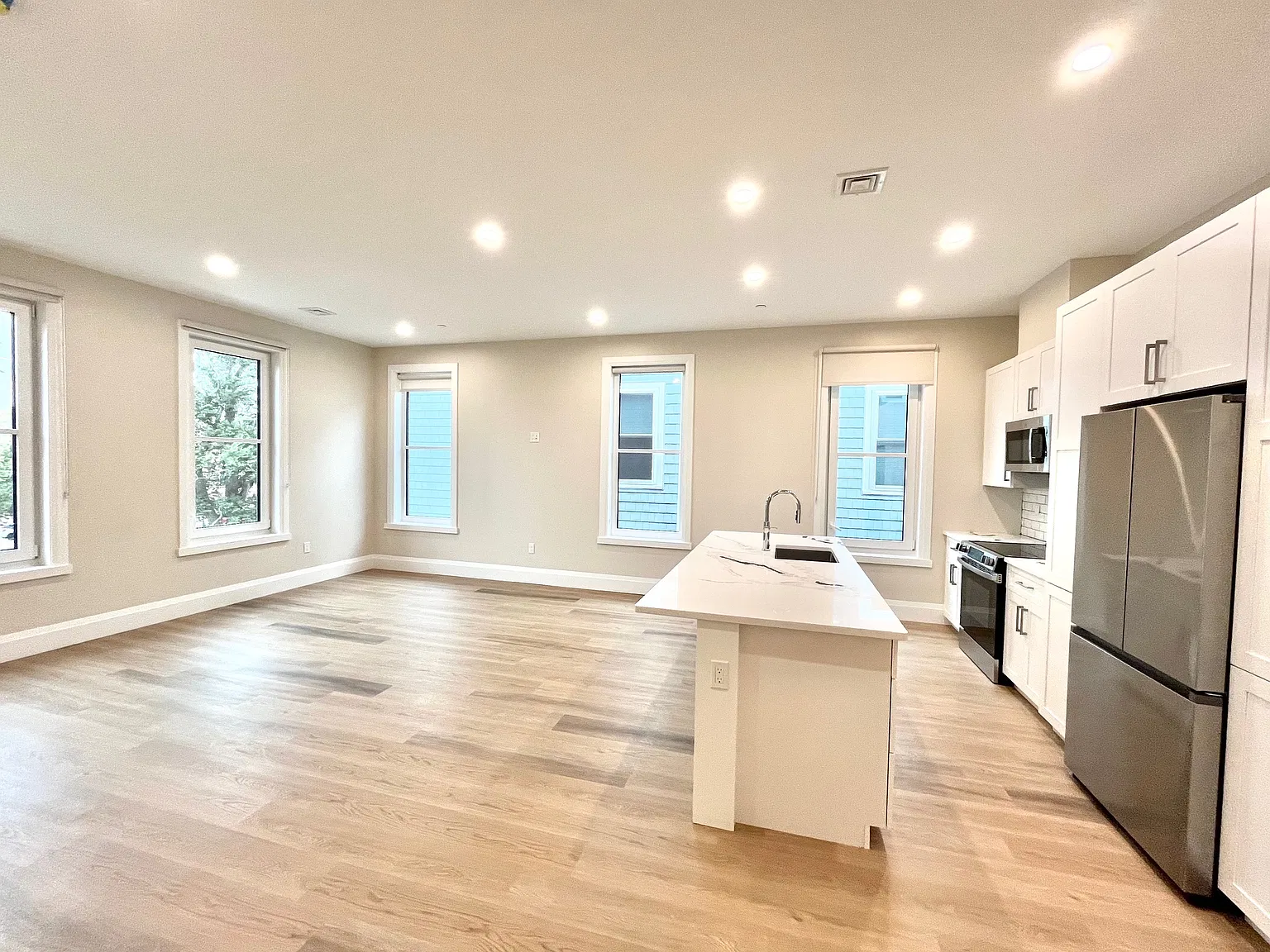 841 Columbia Rd — Photo 3