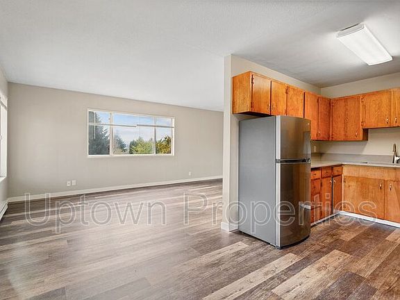 3rd image of 4127 SE 28th Ave