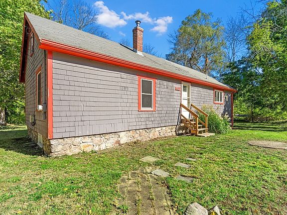2nd image of 402 Beechwood St