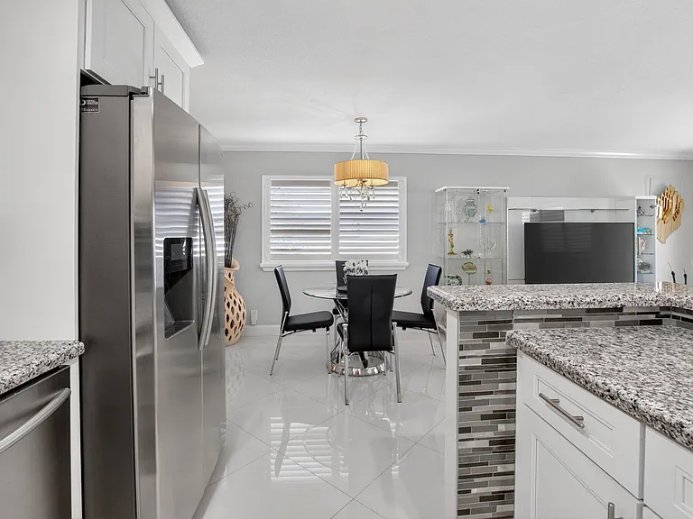 102 Waterford E #102 — Photo 11