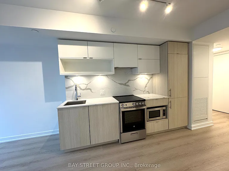 100 Queen St E #1501 — Photo 3