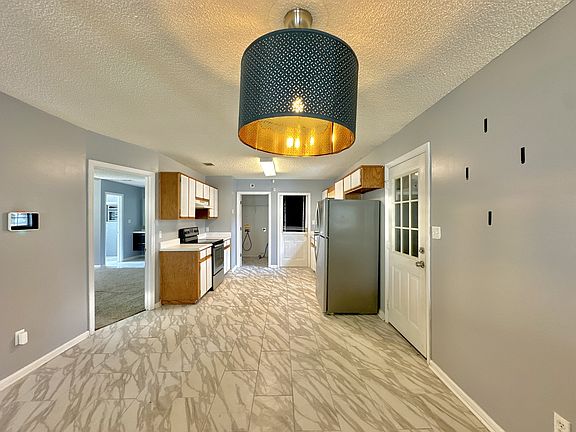 2nd image of 1717 Largo Cir