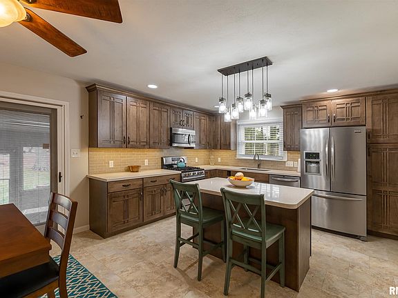 4th image of 306 Saint Marys Dr
