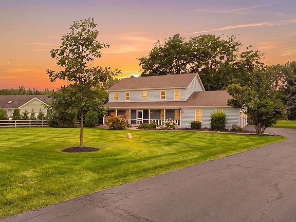 2nd image of 7N660 Cloverfield Cir