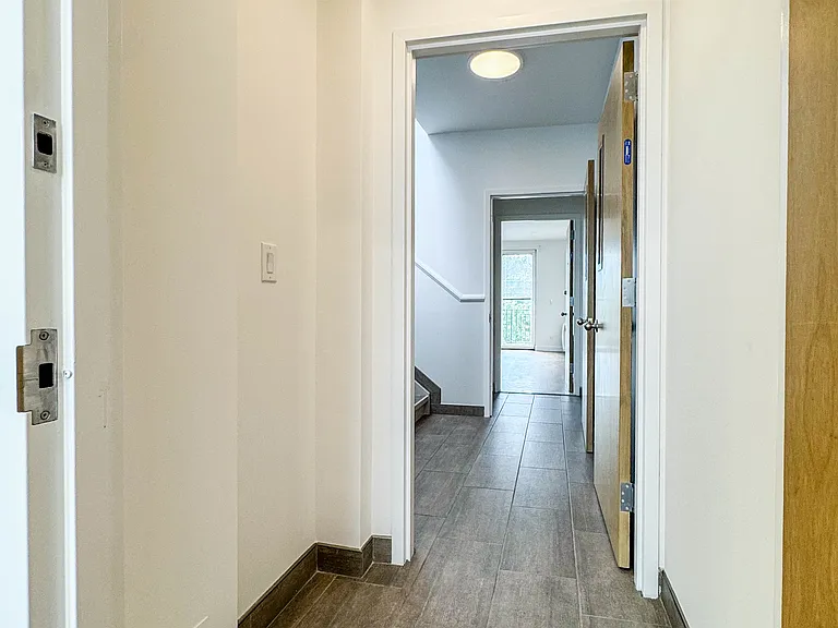 689 Leonard St #3R — Photo 32