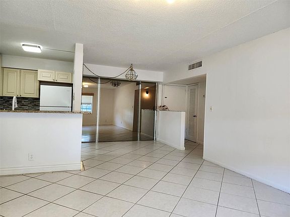 5th image of 501 SE 8th Ave #103