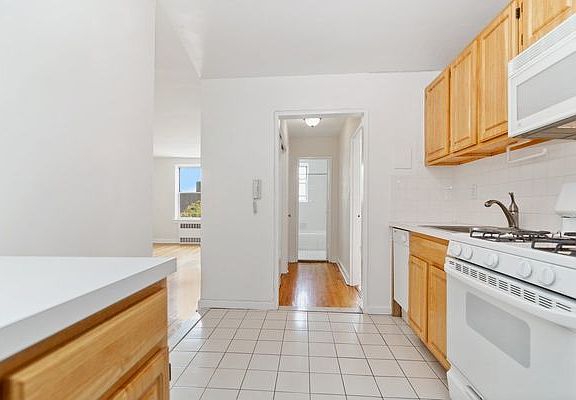 2nd image of 65-35 Yellowstone Blvd #6C