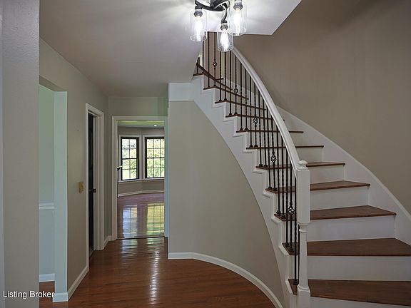 5th image of 225 Donna Ave