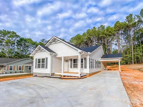 1217 N Catherine St, Walhalla, SC 29691