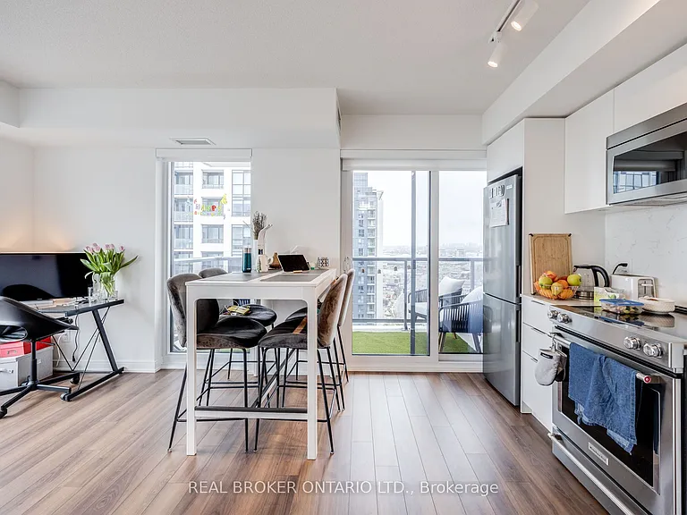 30 Samuel Wood Way #2010 — Photo 4