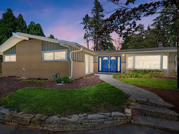 1030 West Riverview DRIVE, Glendale, WI 53209