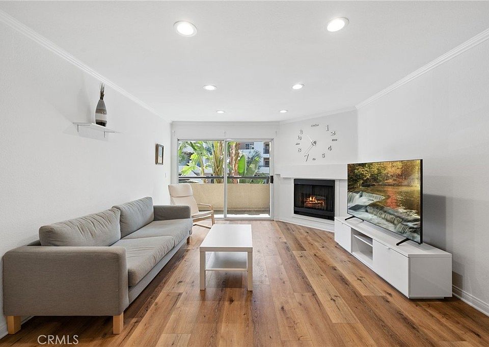 1st image of 21520 Burbank Blvd APT 104