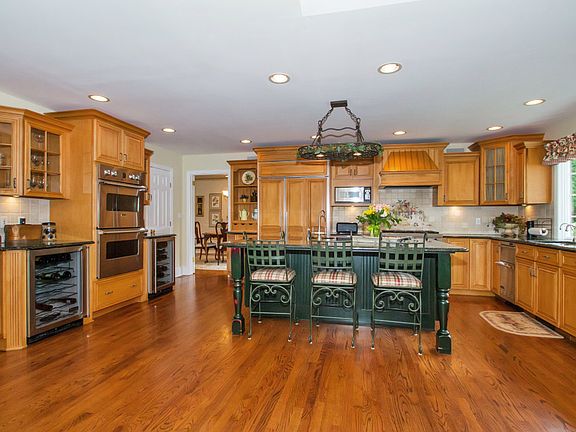 4th image of 315 Woodland Dr